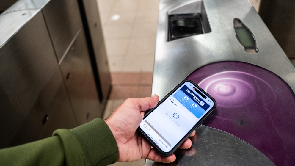 iPhone Wallet public transport card