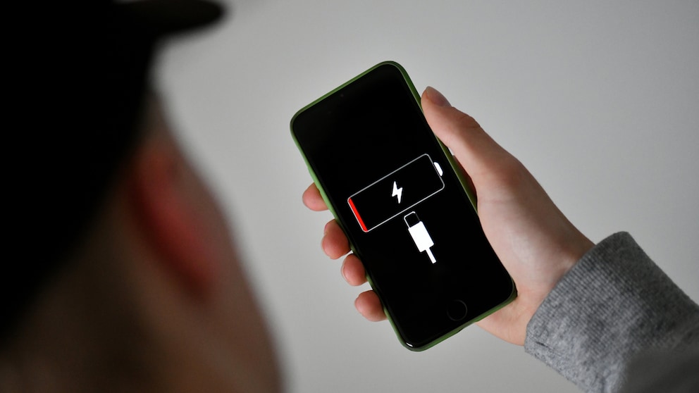 If the battery dies quickly, it can help to calibrate it