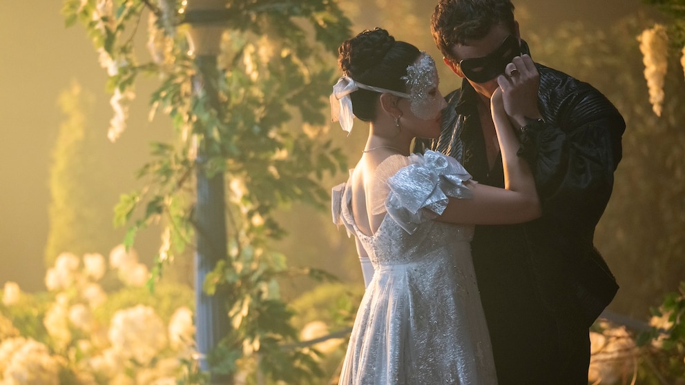 Yerin Ha and Luke Thompson in new video for Bridgerton season 4