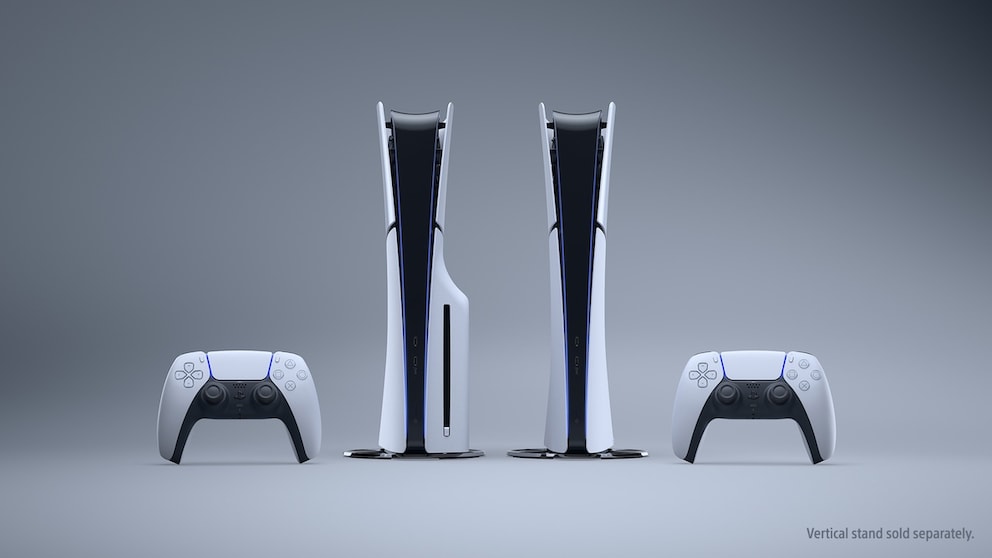 A PS5 Slim with and without a disc drive