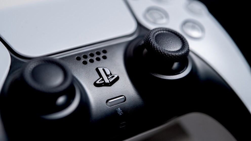 DualSense controller of the PS5