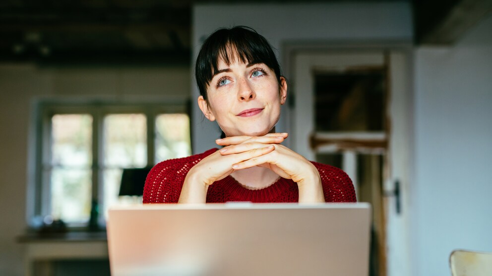 Windows 11 typically requires a Microsoft account by default. However, you can teach the operating system to do without it.