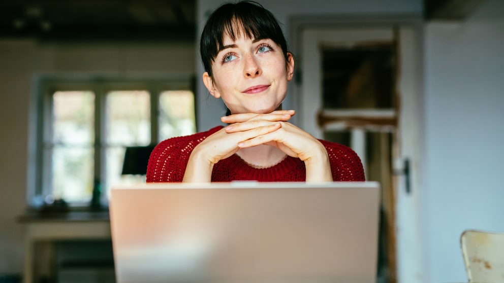 Windows 11 typically requires a Microsoft account by default. However, you can teach the operating system to do without it.