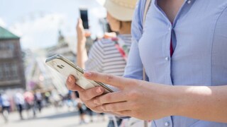 Two women with their smartphone on vacation