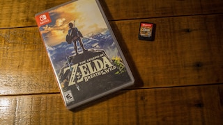Packaging and Game Card for "Zelda: Breath of the Wild"