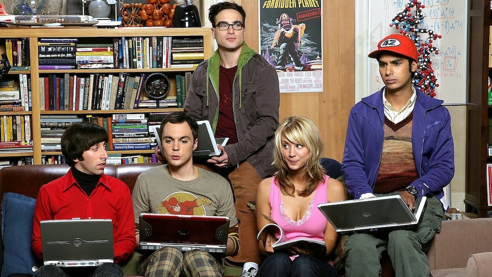 Simon Helberg, Jim Parsons, Johnny Galecki, Kaley Cuoco, and Kunal Nayyar in "The Big Bang Theory"