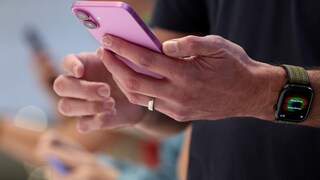 Apple Reportedly Plans to Drop the Standard Model for iPhone 18