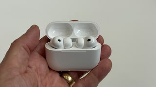 My colleague Christian Just had the opportunity to see live translation in action at Apple's headquarters. Unfortunately, he can't bring the feature back to Germany.