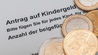 Investing child benefits in ETFs can lead to millions in savings by retirement, according to Verivox.