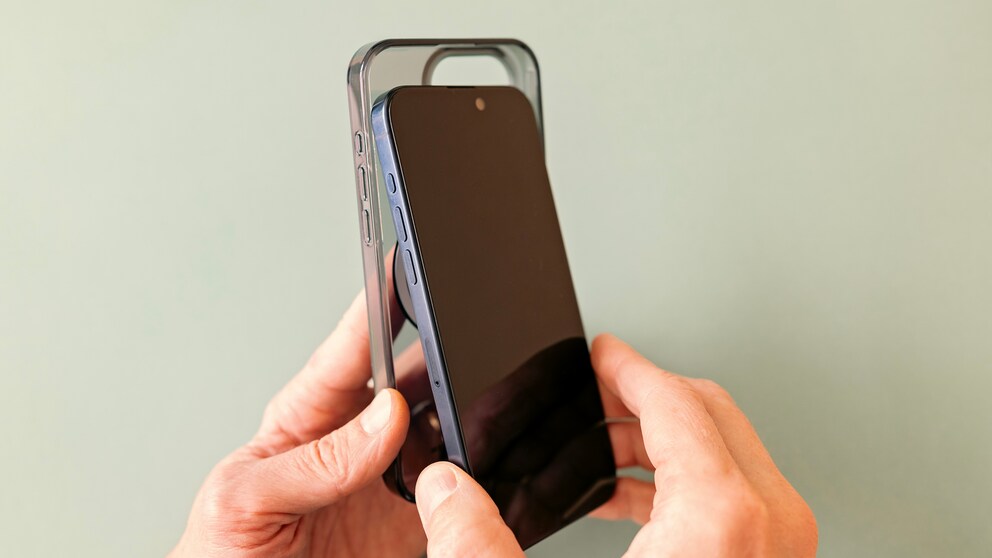 Smartink E-Reader in an iPhone Case