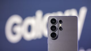 Back of the Samsung Galaxy S26 in front of a Galaxy logo