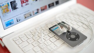 Apple iPod on MacBook