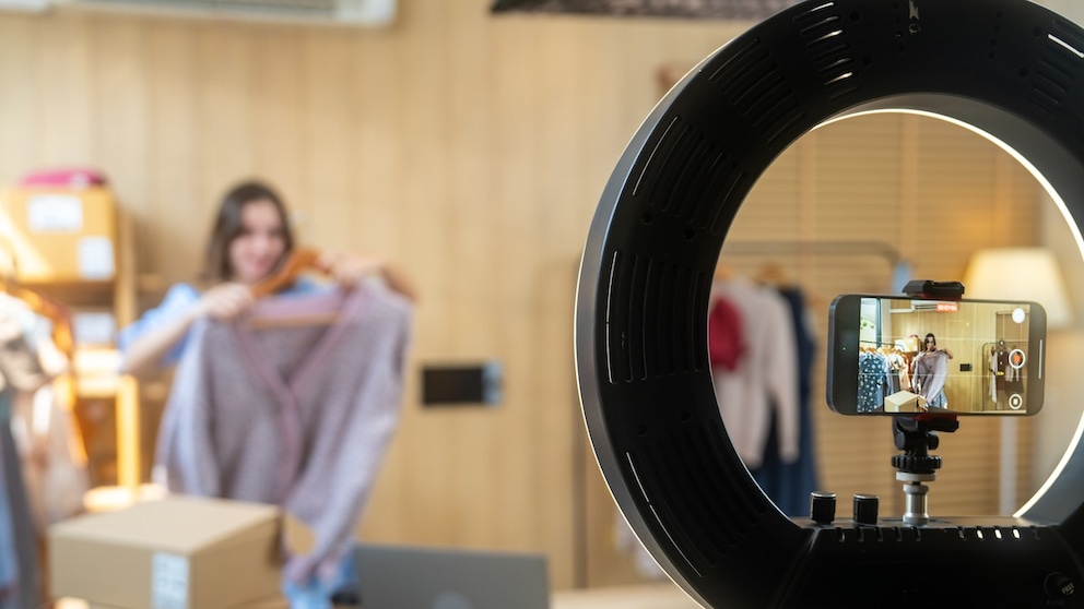 Influencer Becomes "Victim" of AI Advertising on Instagram