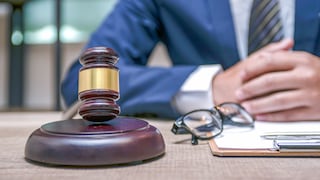 A judge discovered technical assistance being used by witnesses in court.