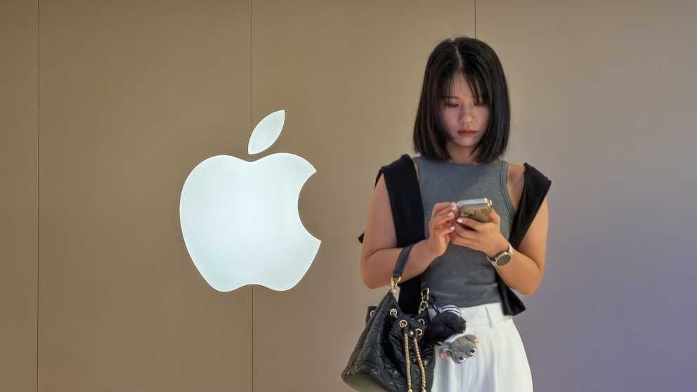 This fall, Apple is set to unveil not only the Pro models of the iPhone 18 series but also its first foldable iPhone.