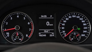 The Federal Motor Transport Authority requests odometer readings from 200,000 vehicle owners