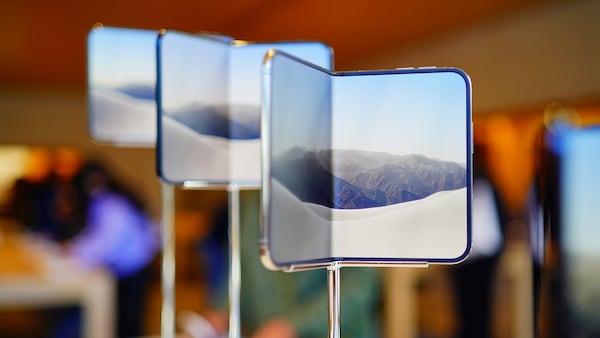Official iPhone Accessories Make the Display Smaller