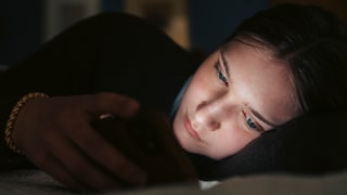 Neuroscientist Offers Concrete Tips to Combat Smartphone Addiction