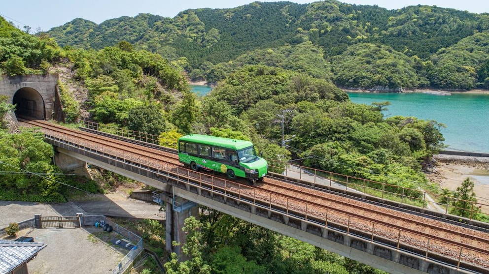 Bus in Japan Can Transform Into a Train