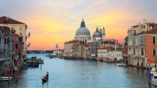 Anyone looking to take a gondola ride in Venice should carefully examine the tour operators.