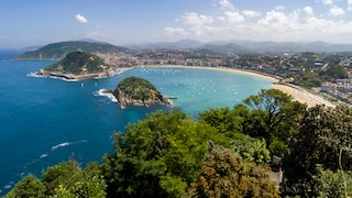 View of the Bay of San Sebastián with Beach