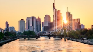 Rhine-Main excursions: View of the Frankfurt skyline