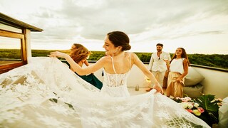 Since then, the dress has traveled tens of thousands of kilometers and has been to Africa, Asia, the USA and Central America.