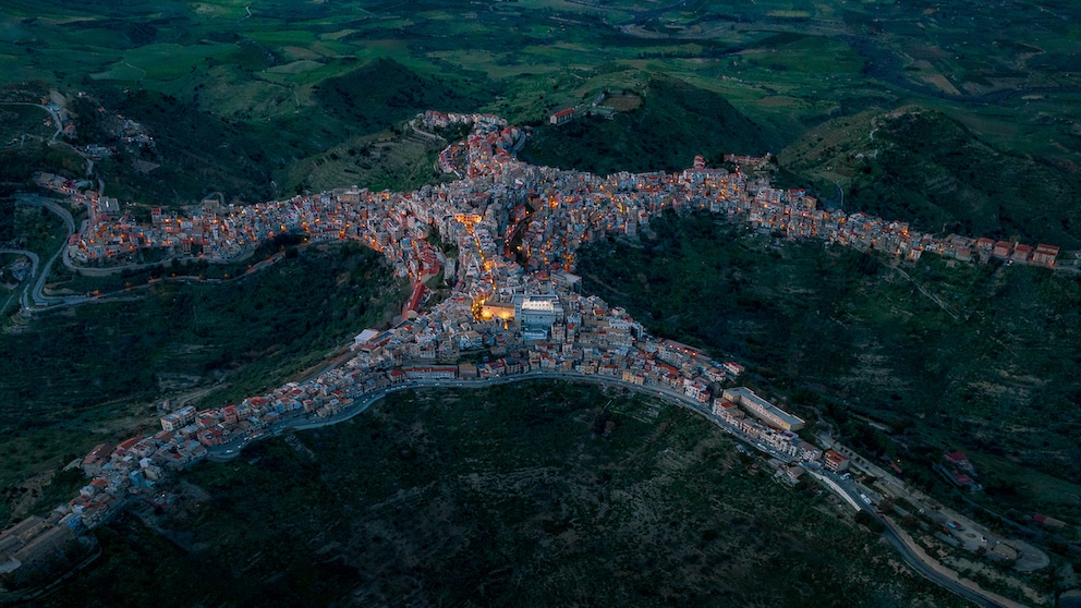 The origins of the village of Centuripe reach far into the past. Sicans, one of the ancient peoples of Sicily, are said to have lived here as early as around 2000 BC.