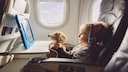 There are several causes of fear of flying in children. For example, it can be inherited from a parent.