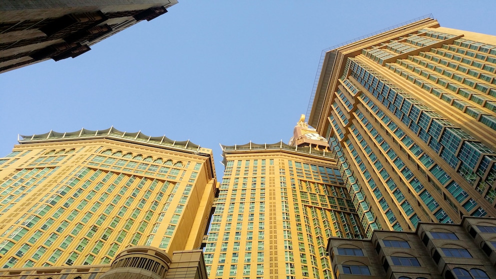 The world's largest hotel in Mecca is to be built in this style