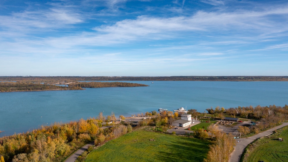 Where lignite was once mined, visitors can now marvel at the unique scenery on hiking tours.