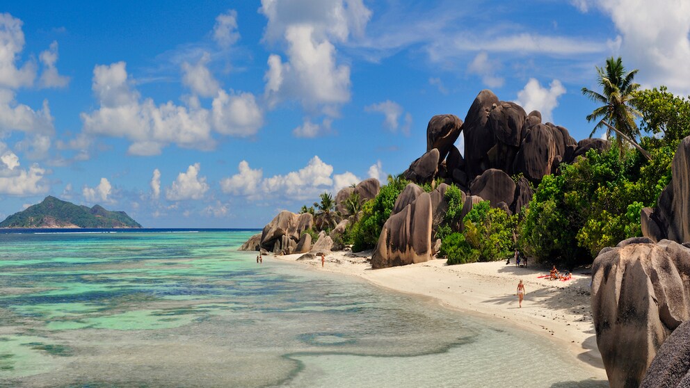 Like many others, I thought there were only 5-star hotels and luxury resorts for honeymooners in the Seychelles. Far from it!