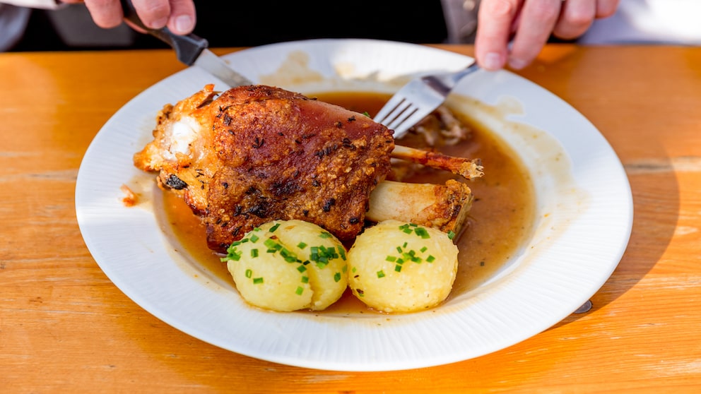 Just looking at these dishes makes your mouth water. They all come from the most popular Bavarian restaurants in Munich.