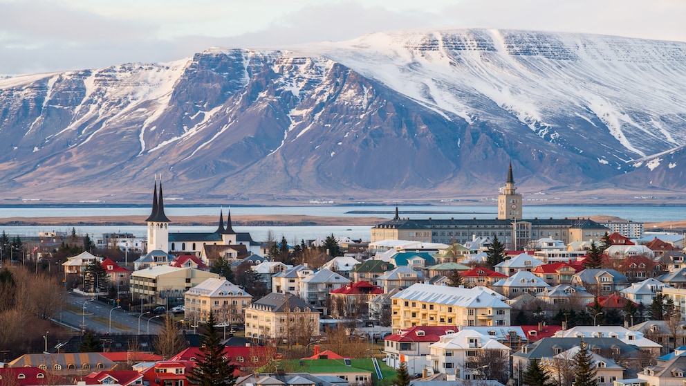 Reykjavík is manageable. Only around 120,000 people live in the capital of Iceland.