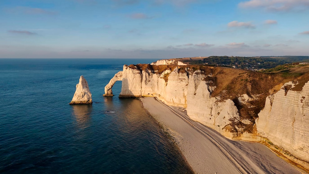 From the historic port city of La Rochelle to Hendaye on the border with Spain - this route is perfect for a road trip along the Atlantic through France.