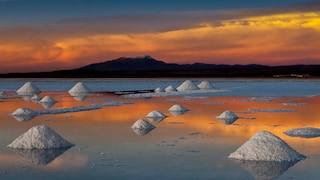 A sea of salt - that is the Salar de Uyuni in the Andean highlands, the largest salt lake in the world at 12,000 square kilometers.