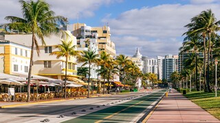 Holidaymakers will find turquoise sea, fine sand, palm trees, a promenade for strolling and a park for skating and jogging in South Beach, among other things