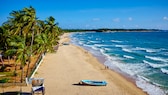 Sri Lanka attracts visitors with its nature and beautiful beaches. Here: Uppuveli Beach in Trincomalee