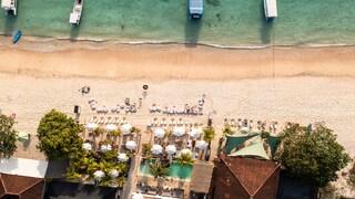 A vacation right on the beach is simply heavenly.