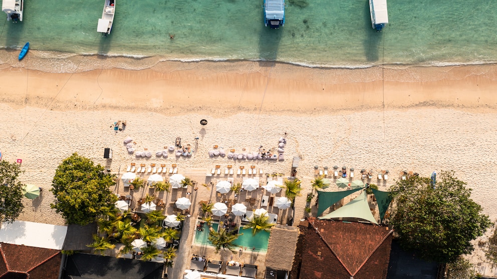 A vacation right on the beach is simply heavenly.