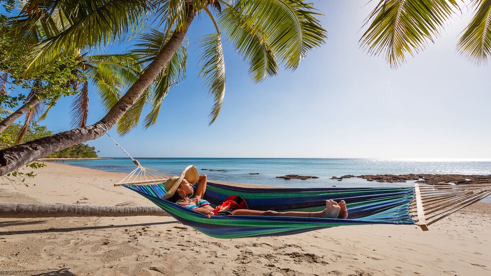 Not so long ago, package holidays were considered the domain of travel agencies. With the arrival of the Internet in households, the agents have gained competition.