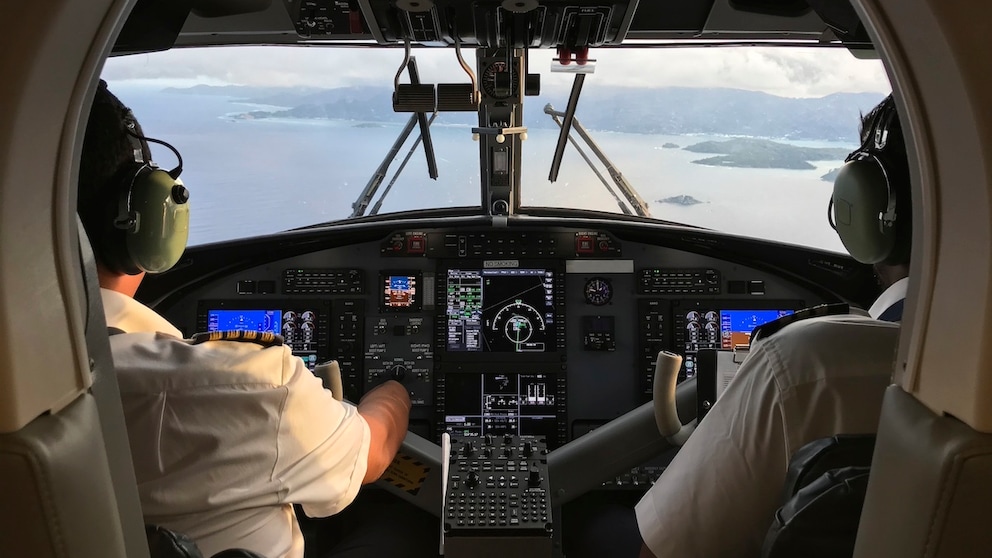 Sure, the pilots eat too - but what? And when?