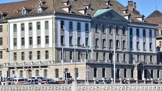 This building houses the "Blüemlihalle", which is popular with tourists