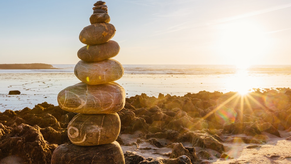 Building stone towers on vacation? Not necessarily the best idea...