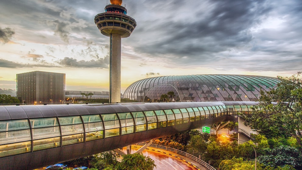 Changi Airport in Singapore: The airport, which has already been named the best airport in the world several times, is also included in the list of best airports