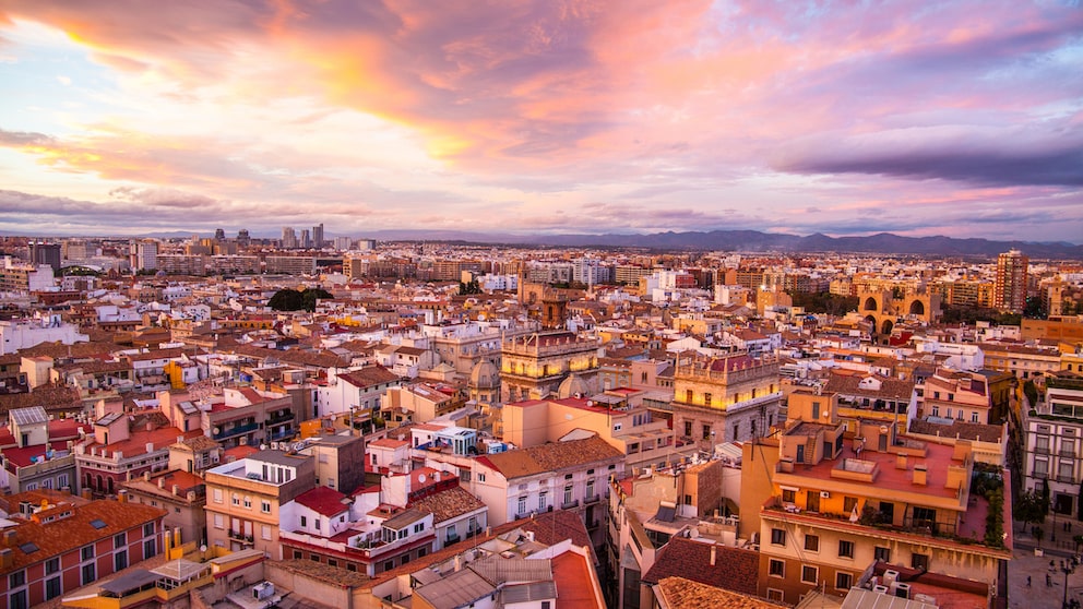 This beautiful Spanish city is currently the best city for expats. Do you recognize it?