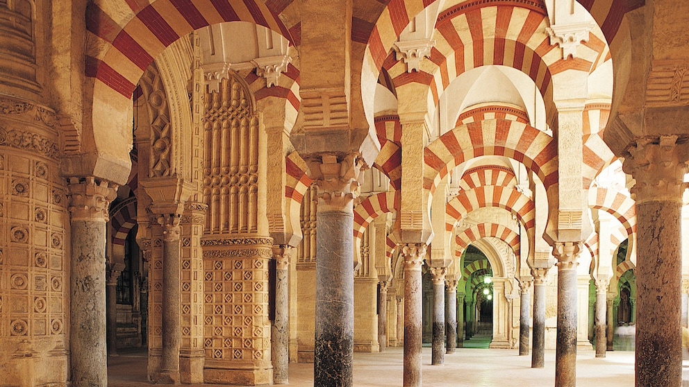 Mezquita of Córdoba: Spain's supposedly most beautiful monument combines Islamic and Christian architecture