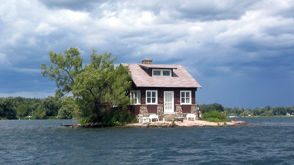 Smallest inhabited island
