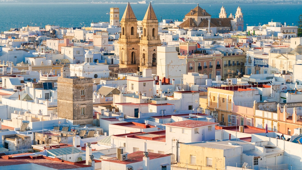 Cádiz is located on the Costa de la Luz in Andalusia