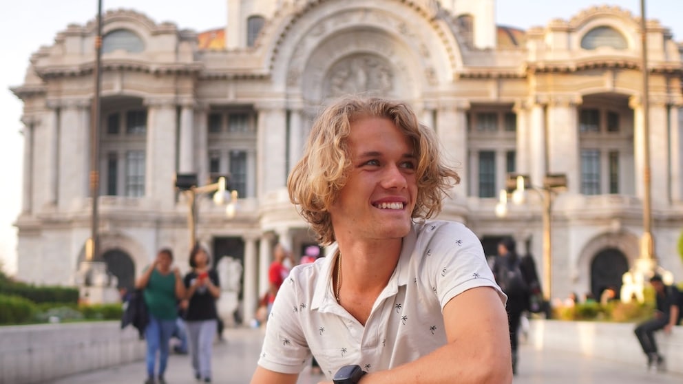 Uca Pferdmenges traveled around the world for 4.5 years and visited all 195 countries.